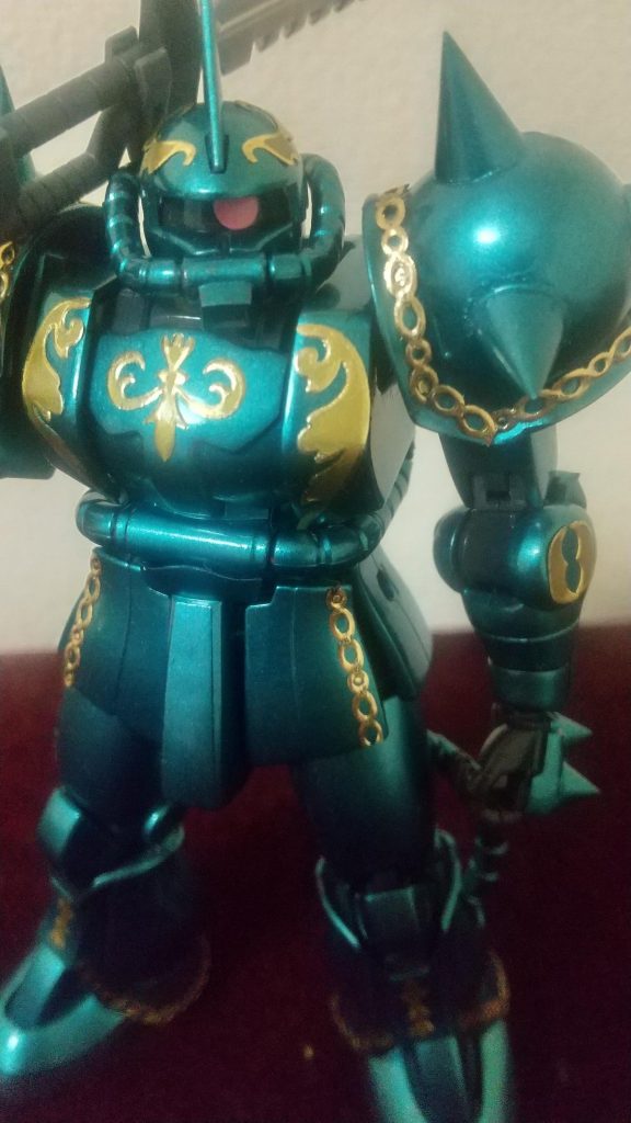 エングレービングはエレガントカットシールを用意し、イラストをみながらそれっぽくエングレービングをほどこしてみましたが、あんまり粘着力がなくて苦戦しました。肩アーマーとか脚のカーブするところほんまキチぃ。