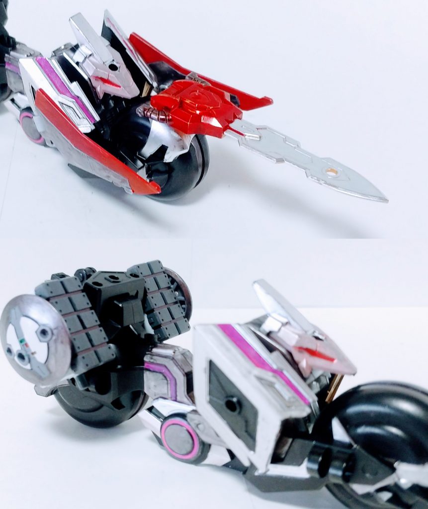 Anymore Time : KABUTO（上）　　　Anymore Time : FOURZE（下）平成7作品目のヒーロー（上）、平成13作品目のヒーロー（下）が搭乗するマシンを模した鎧　KABUTO : 前輪に主動力を移すことで通常以上の速度を出すことができ、前方のエクスアンカーは、先端を射出して標的を串刺しにする。FOURZE : 小型多連ミサイルと広範囲レーダーを搭載している。他の鎧は歴代ヒーローのバイクを模しているがこれは別のマシンを模した鎧である