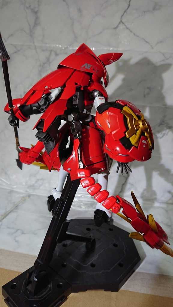 ドラゴンは背中から出るようにしましただいぶ悩んだのですが腕だと姉妹感じにならなくて断念しました