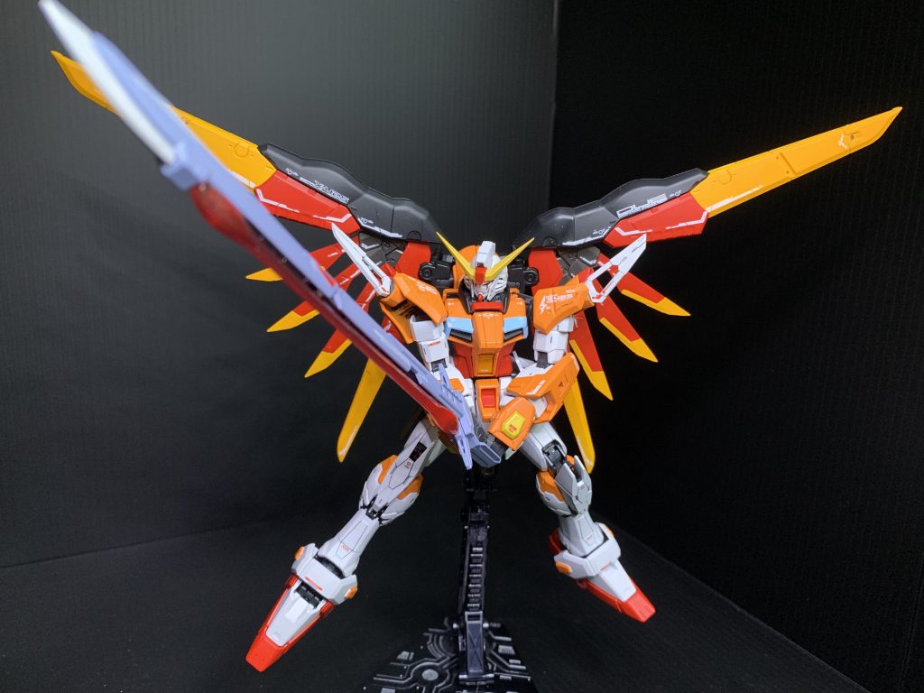 MMI-714 アロンダイト ビームソード装備アロンダイト装備のデスティニーといえばこのポーズがよく思い浮かぶのでしっかりと。やはりこの時代のRGは関節、パーツがポロポロ取れるので、ここまでの写真全てポージングが大変で心が折れそうになりました…