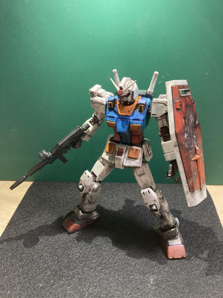 ちなみに、撮影は黒いフェルト敷いてカッターマットを裏にしてティッシュの箱に立てかけ。完成までに随分と時間かかりました…放置したせいだけど…。それでも、顔つきとか自分好みにこだわって作れたので大満足です、やっぱ初代はカッコいいねぇ〜！！以下制作工程は制作途中のを適当にペタペタ