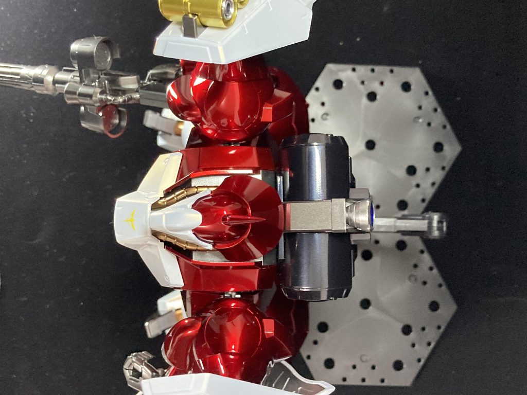 肩パーツとバックパックの合わせ目を消してます。肩と頭の光沢が写真だとわかりにくいのでこのアングルにw