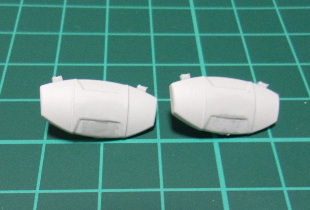 サイドスカートの穴埋め作業。ランナーを差して削って塞ぎました。