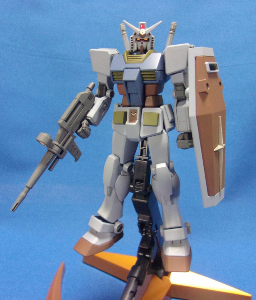 脛やライフルの合わせ目を消し、左腕外側以外のシールド穴に蓋をしています。