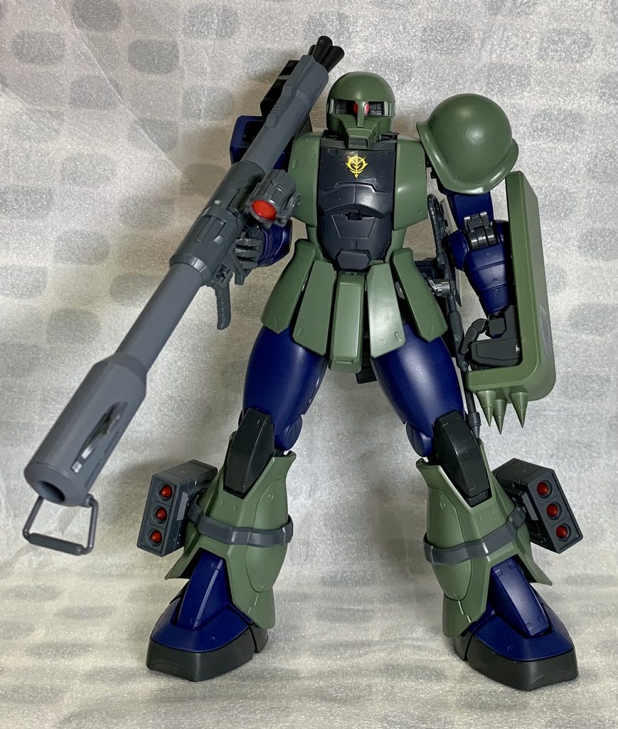 マット・オースティン軍曹機結構早い段階でやる気になったけど昨今旧ザクのレア化でエラいプレ値だし無理かな?思ったけど必要な部位は無事なジャンクが手に入ったから無事に制作スタート最初はランナーパテで埋めれば無塗装で完璧じゃね?て思ってたけど実際使うと気泡が超エグかった