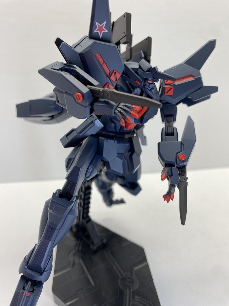 近接戦闘。ちなみに肩部の星は自作デカールです。結構手間がかかりました、、、