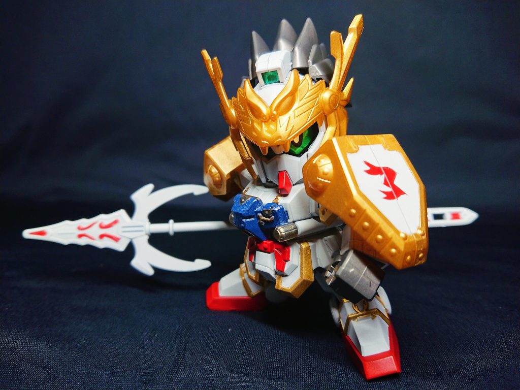 BBW創世記に登場する未キットの武将の馬騰は、馬超ブルーディスティニーのカラバリ仕様となっています。両肩の盾は呂蒙ディジェの肩鎧が似た形状のため流用しました。数字の3はマスキング塗装です