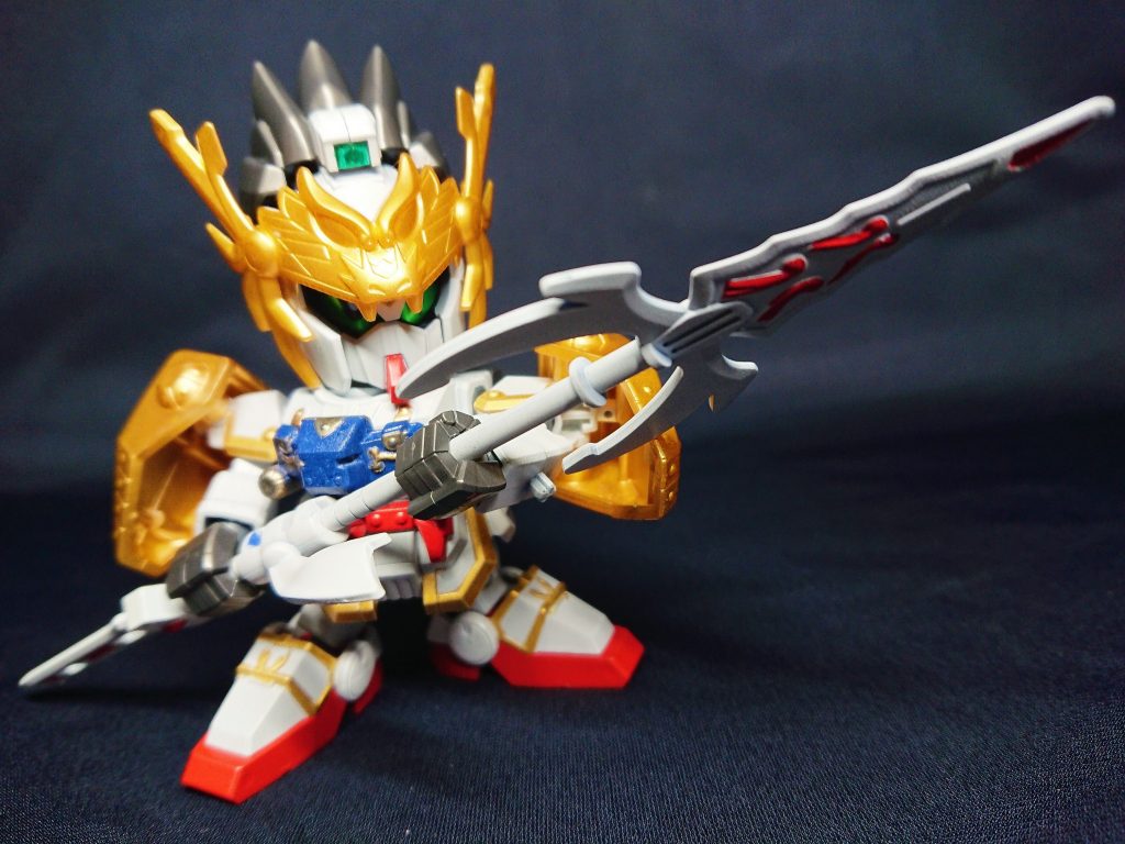 武器は馬超と同じ獅龍極煉槍ですが、差別化を出すため、馬騰の物は剣と槍のみを組み合わせたシンプルな物にしました。