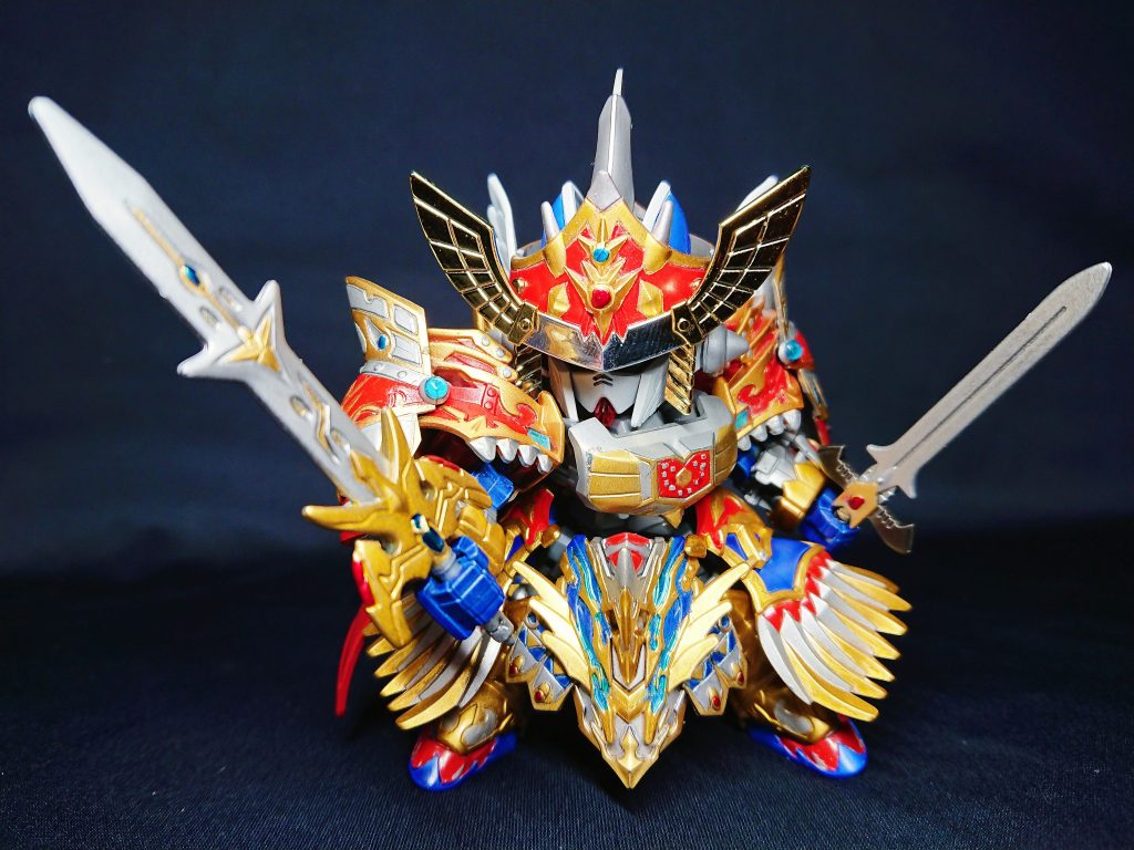 見た目通りゴテゴテな鎧と過剰装飾のため、可動はあまり得意ではなく置物推奨です。