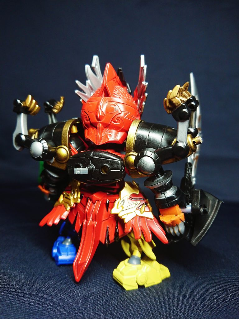 余剰は無く合体できるようにしています。肩と胸部が追加されるだけで、一気にマッシブ体型になりました。