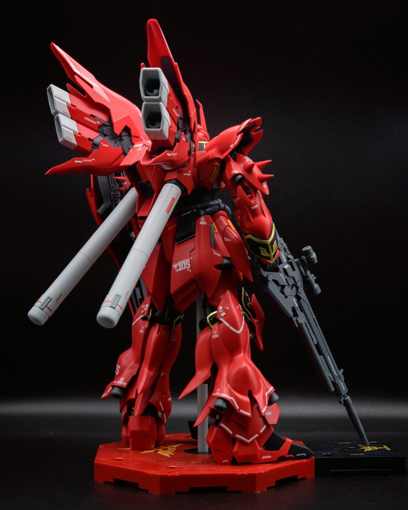 背負い物が重いので仰け反らないように腰に改修を入れています。