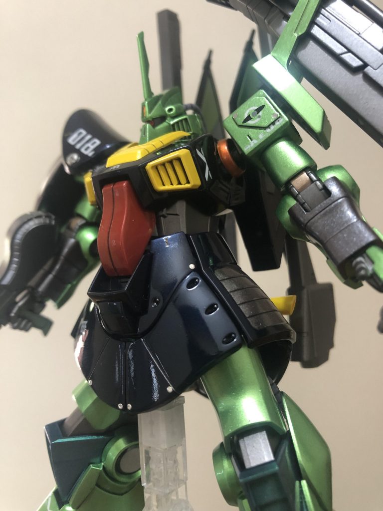 煽りアップで〆製作に取り掛かった辺りにコロナに感染し、結構時間がかかってしまいました。薄い緑が中々良い色が出なかったのも時間がかかった原因です。ガンスタ内の全てのディジェの作品に目を通して、誰もディジェにメタリック、パール塗装して無かったので頑張りました😄見てくれてありがとうございました。追記、１日放置してみて、試しに自分にイイネしたら出来ました。ありがとうございました