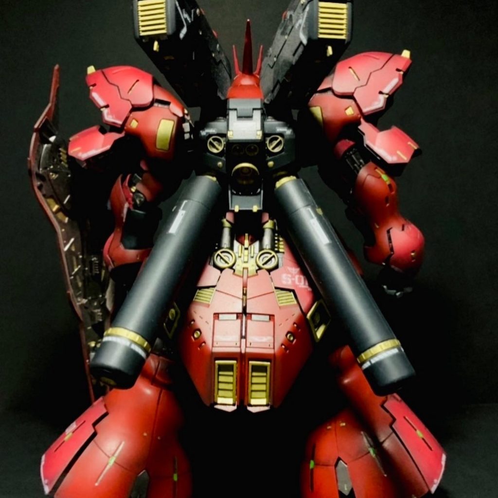 バックショットも。ガンダムマーカーのゴールドで部分塗装。ウェザリングはほぼ無しですが、トップコート吹いたらゴールドが若干くすんだのでこのままでいいかな…と。