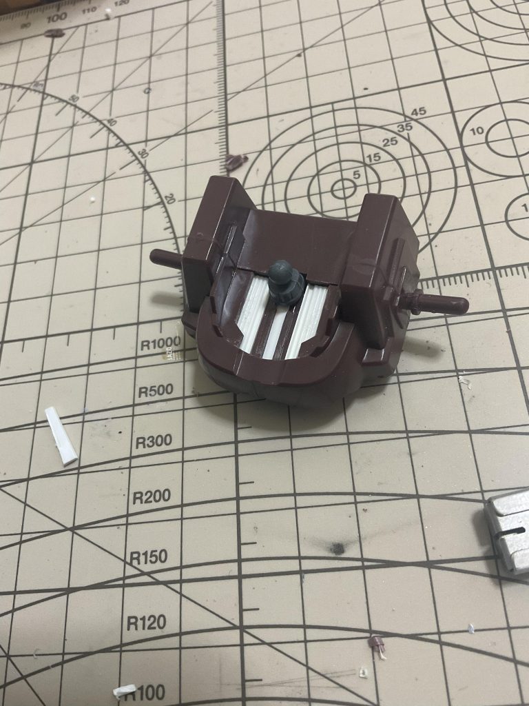 頭部を胸部にめり込んでるようにしたく、改修！