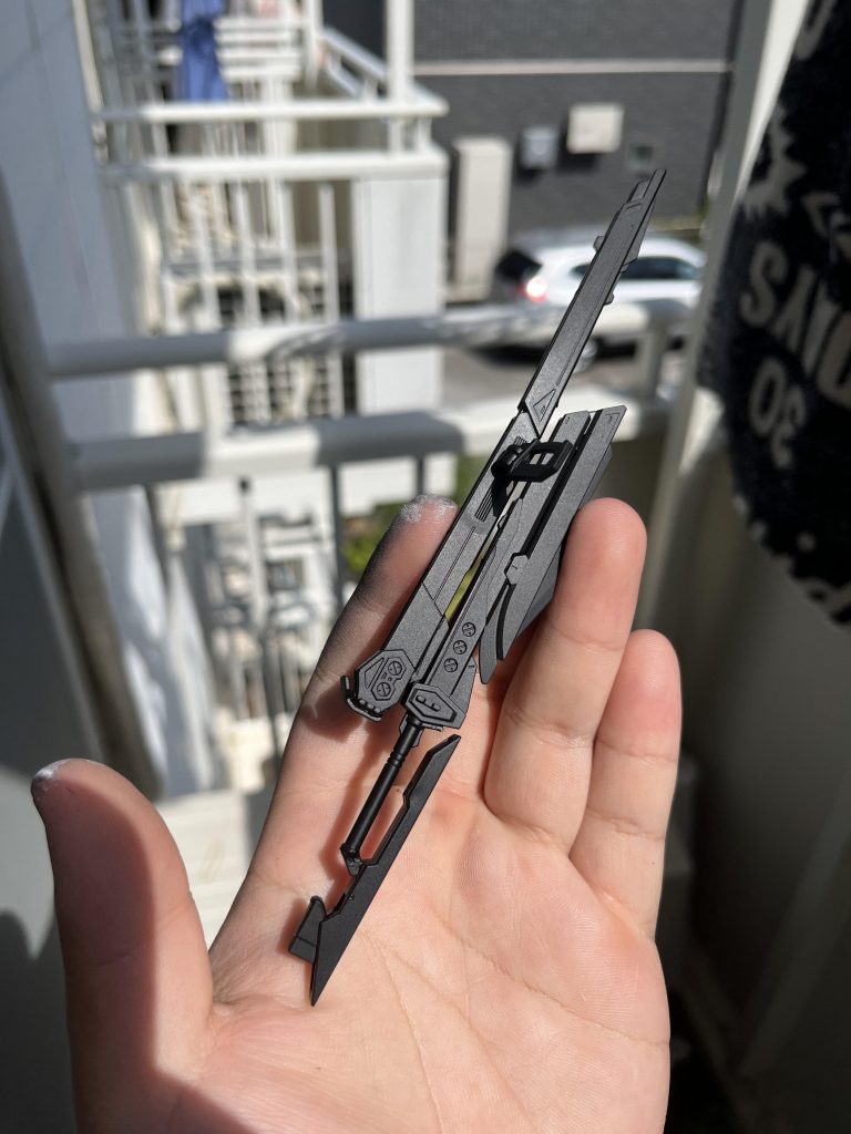 これは大型アロンダイトランチャーソードのランチャーモードになります！色が黒一色で、ちょっと味気ないようにも感じますね😅