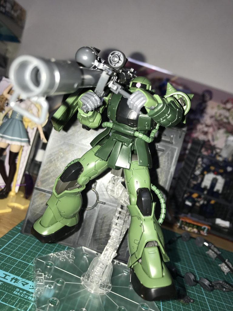 バズーカをぶっ放すザクⅡ!システムウェポンのバズーカ、持て余していたので持たせるキットがお迎えできて更に嬉しい