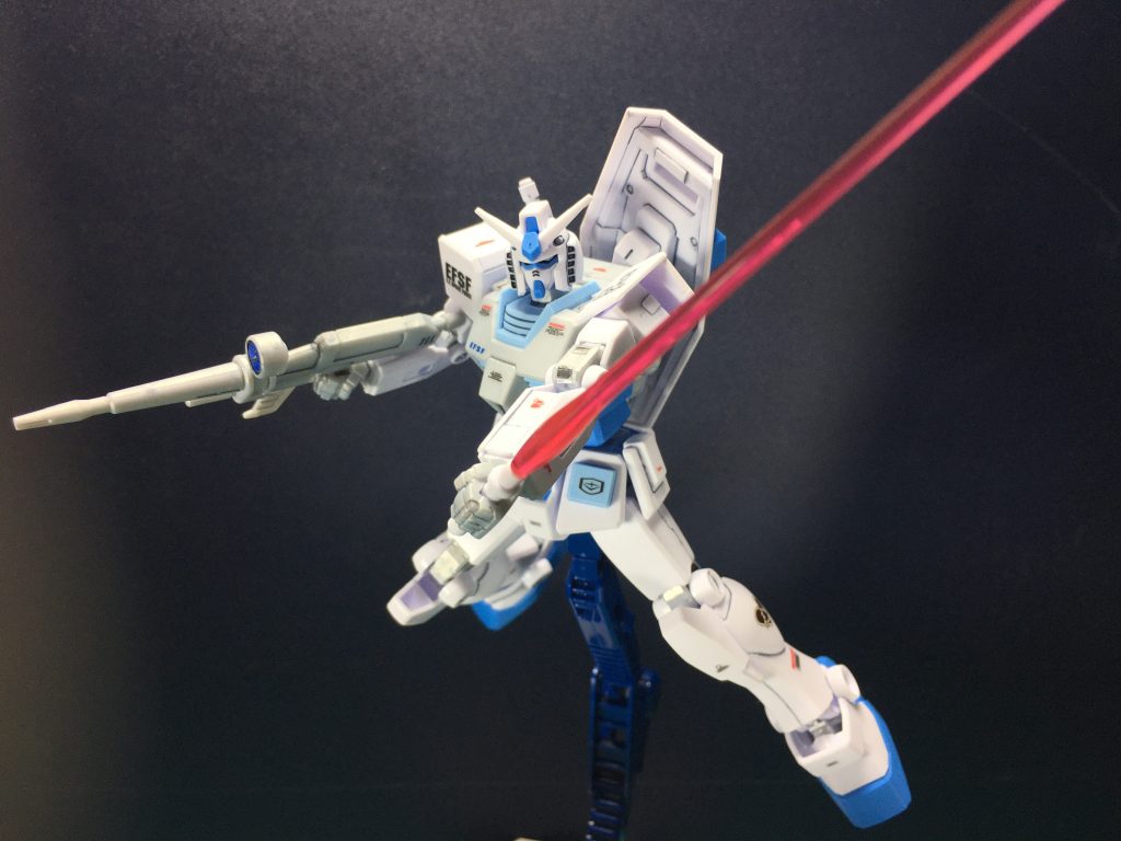 成型色が本当に美しくて購入。2020のラウンドBOXはクリスマスカラーがあんまり気に入らずに見送りましたが、今回のキットは素敵すぎて絶対買いたかった逸品です。ちなみにストライクルージュのBOXも買ってるのでいずれ作ってやります。