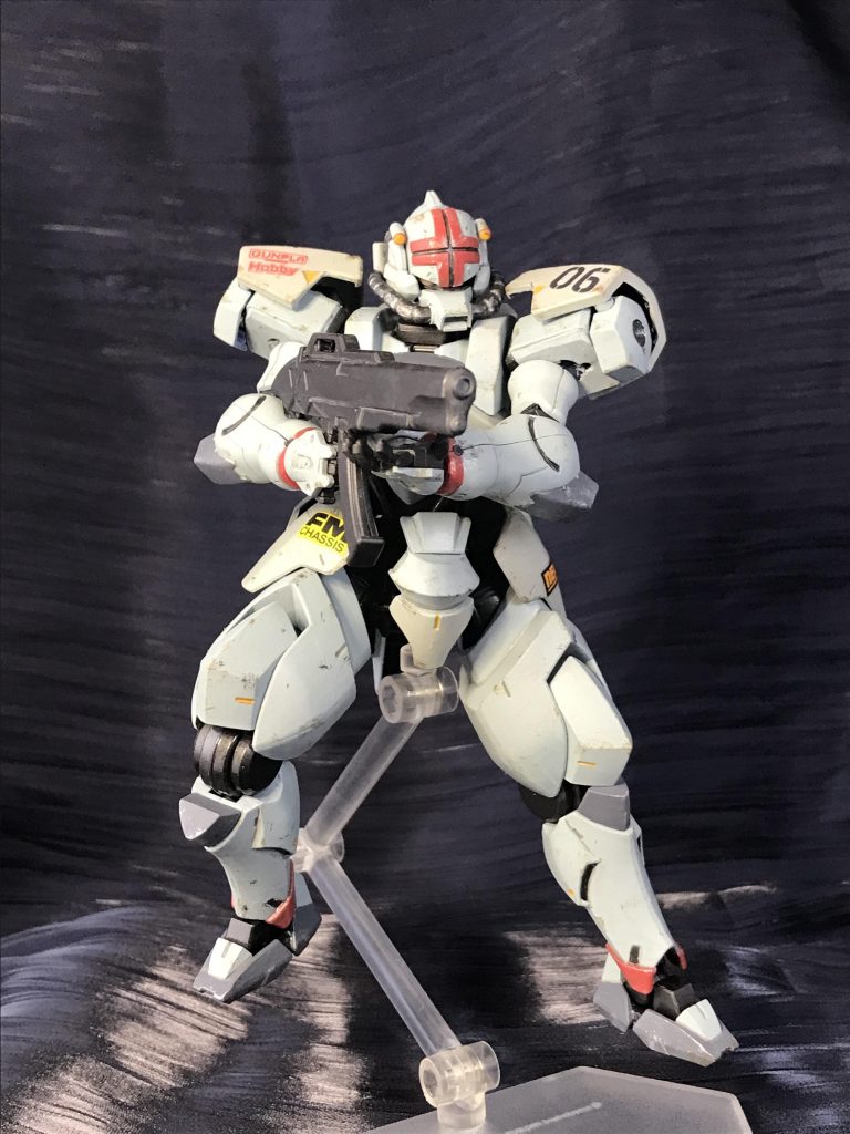 マスターチーフとかスターシップトルーパーズとかストームトルーパーみたいなのを想定してたんですが、ヘッド部分にグフを使ったらまさかのスパイラルゾーンになっていたと言う。まあそりゃそうかと言う感想でした。