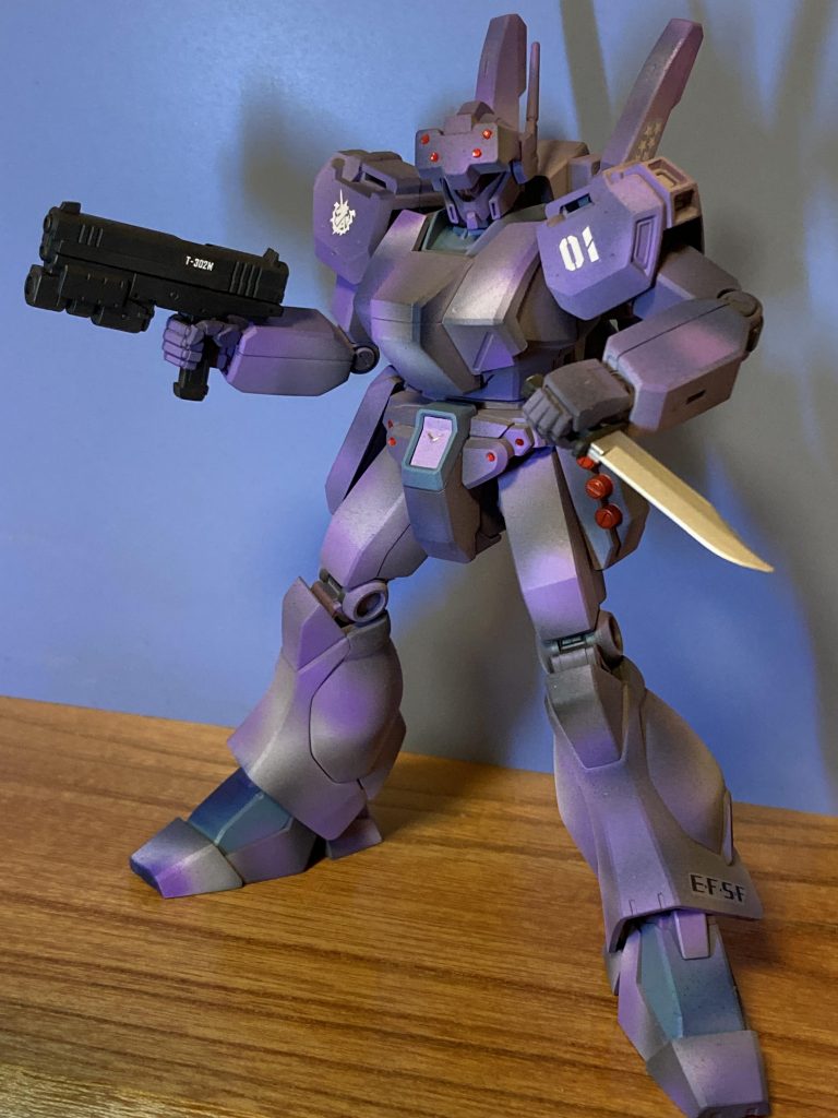 全体図先のアッガイの塗装剥げの事もあるのでポーズは固定でこの後ディスプレイに収容されました。いやぁ、エアブラシ楽しいなー^o^