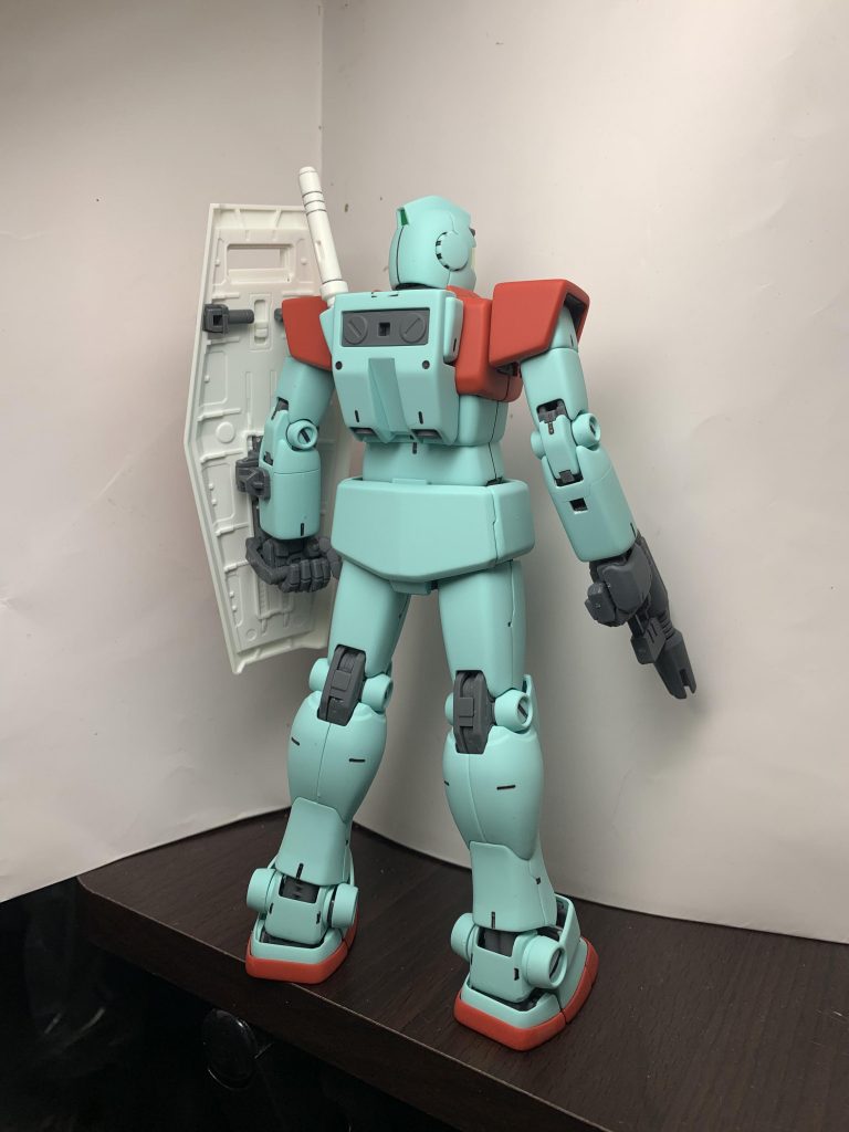 背面。ヤスリのお陰で角が無くなり、アニメの印象に近くなったかなと思っています。