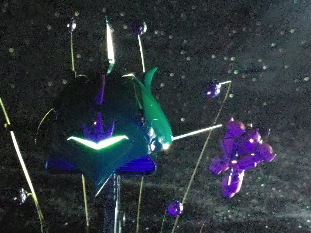 蛍光塗料で光ります。ゲルググの目とライフルのスコープも光りますw