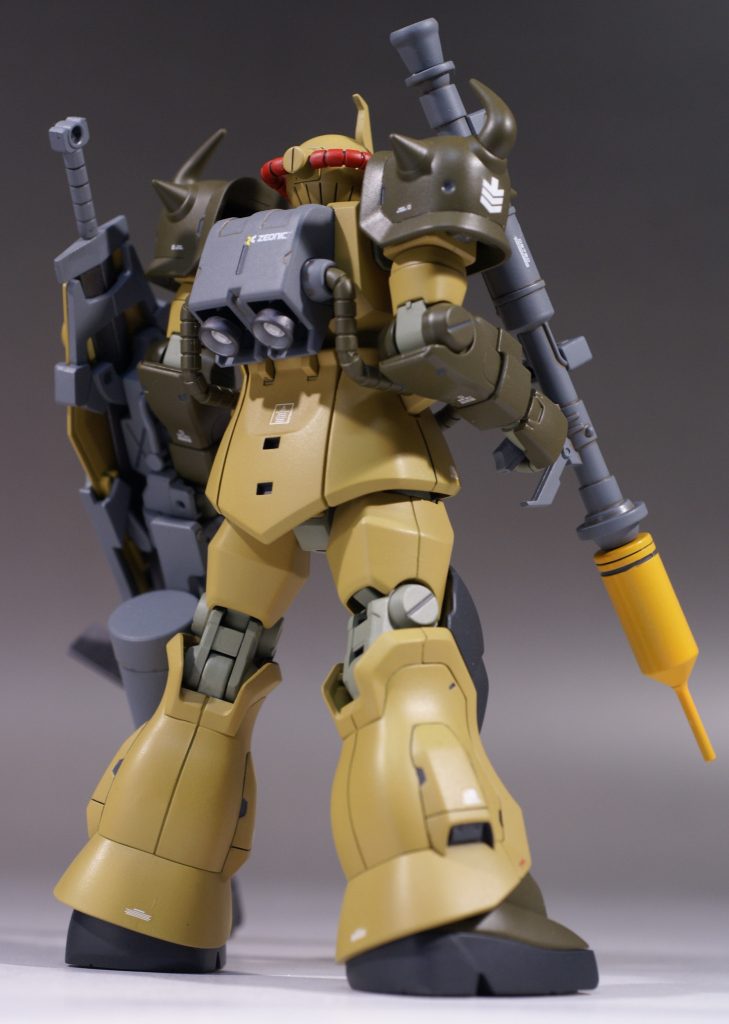 背面。ジオニックのデカールがお気に入り。