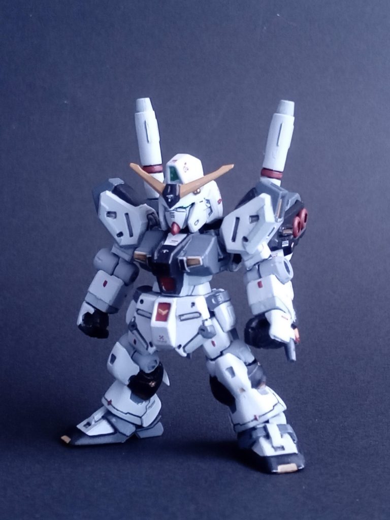 センサー類は100均のラピーテープを貼ってます。バルカンは手芸用のビーズを使用しています。