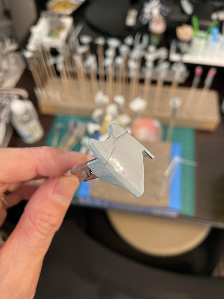 ムラは最後のトップコートで目立たなくなることを信じて進めます。モールドだいぶ埋まってますが、元々強調させるつもりも無かったのでこれでOK。