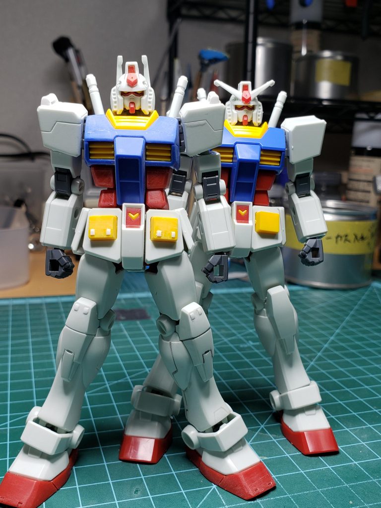 アンテナの移設、肩にフック取り付け、スジボリなどのディテールアップを軽くしてます。