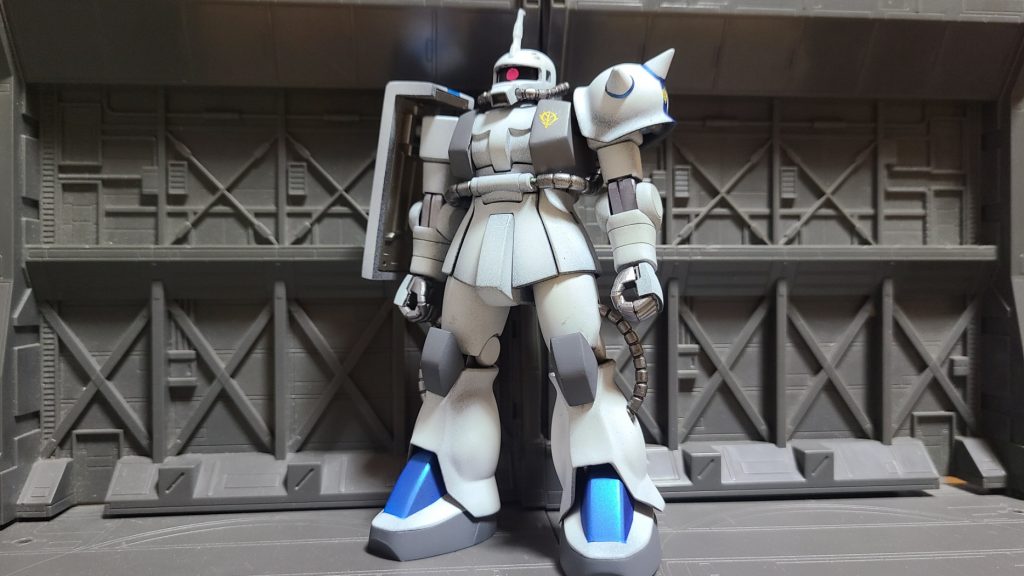 心のバイブルMSV-Rのイラストを見て触発され、あの雰囲気でザクを作りたいと何体も製作しました。その上で自分なりの格好良さと野暮ったさ？の折り合いをつけながら現在の仕様にたどり着いた感じです。