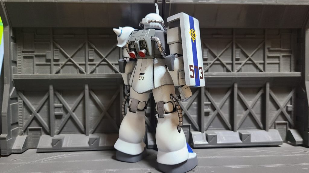 バックパックはFGのザクⅡF型からの移植になります。