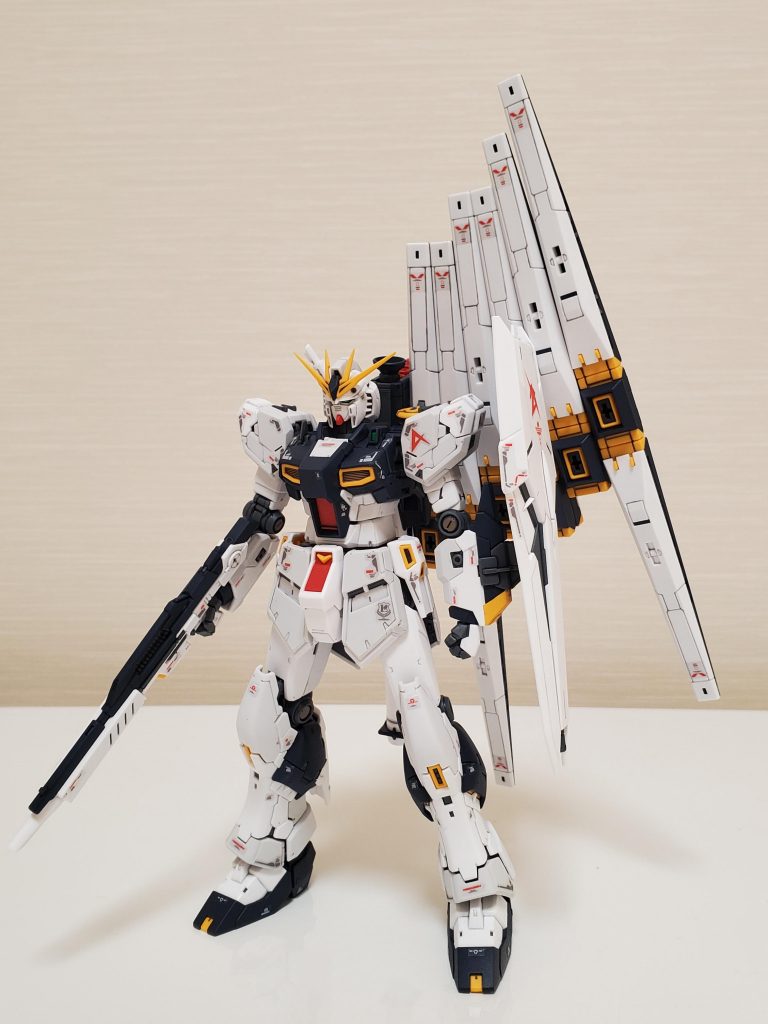 RGはNo.1のガンダム発売当初に膝関節を連続破損させてから苦手意識があったのですが、「ニューガンダムは作りたい」と去年完成させる事が出来ました。