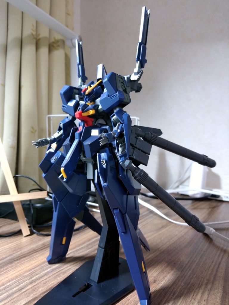 いろいろ模索してます。肩にもブースターくっつけようかとしているところです。でもごてごてしていたので、今回は外しました。