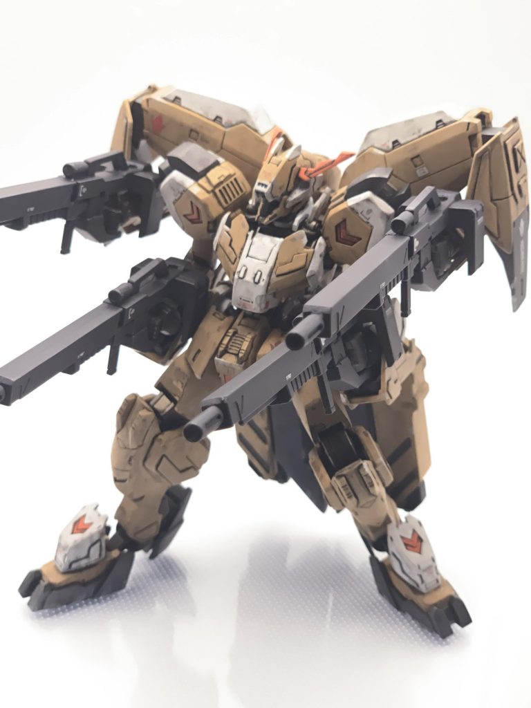 タイミングよくガンダムベースでオプション9が追加できたので、夢の4丁持ち。こんだけ持てば負けるこたぁねぇな！