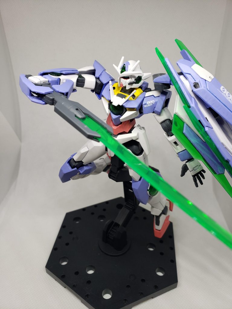 パケ絵のポーズをイメージして