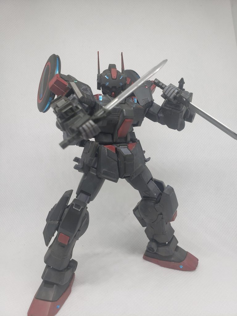 ヒート･ダガーを装備した状態 刀身はガンダムマーカーメッキシルバーで塗装しました