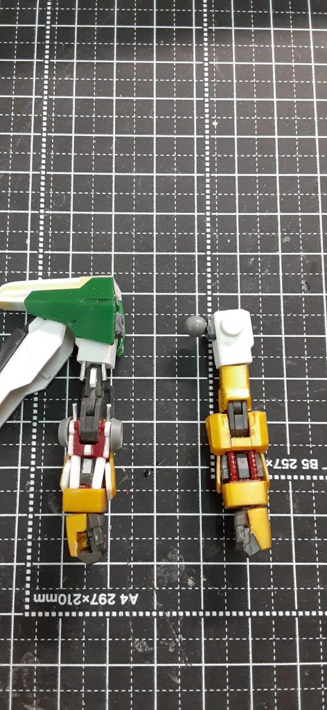 一番苦労した腕部。肩はデュナメスのを基本にプラ板積層したもので造形。上腕~下腕はまったく百式とは別物で細かな造形となりました。