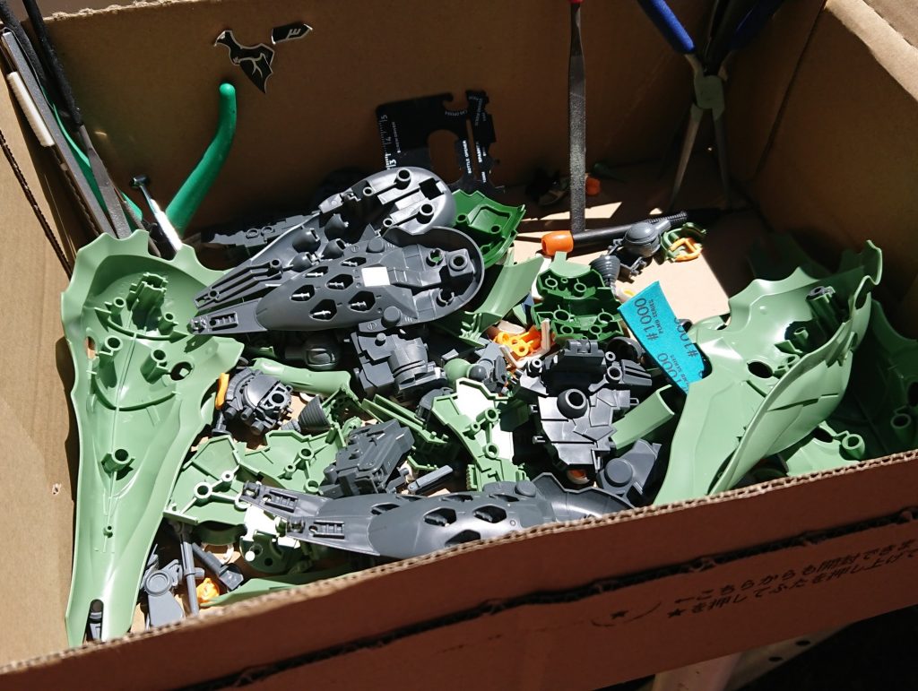 ツールを用いながら、雑に分解されたクシャトリア...