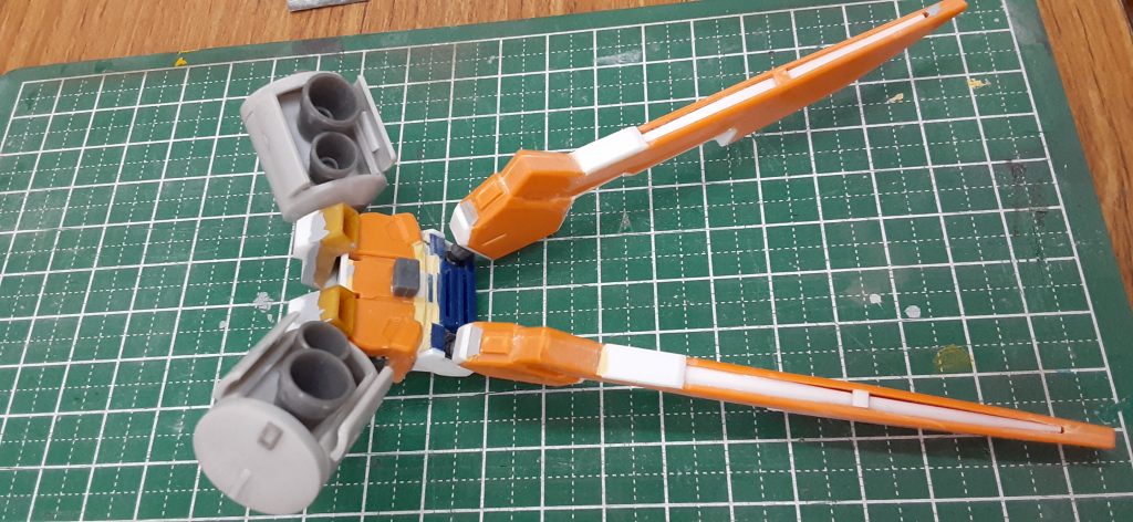 高機動デバイスはハルート胴体パーツや武器をスタビに見立て使用。タンクはウェーブのタンクパーツを開口して使いました。