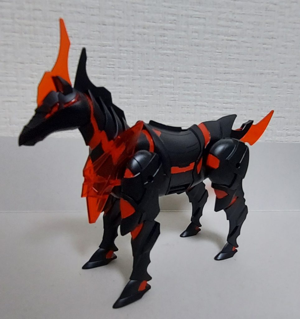 三国伝と比べるとスタイルが良くなりクリアパーツ使用します。