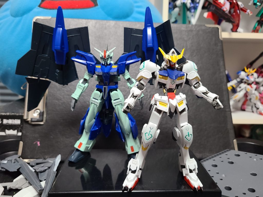 ベースとなったガンダムバルバトスとガンダムグリープ。外観サイズは似かよってたので助かりました