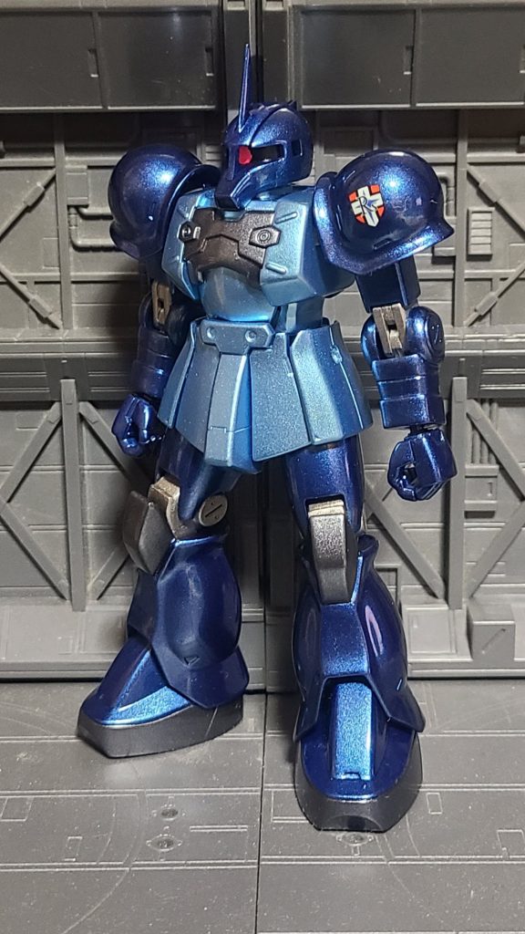 斜め前左アーマーのデカールの一体感、光沢感につい自己満足・・・