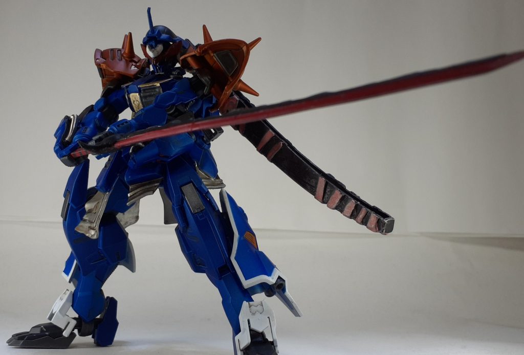 太刀は大型ですが、しっかり構えることができます。