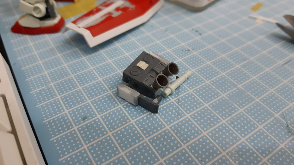 バックパックは、プラ板とバーニアパーツでそれらしくしてみました。