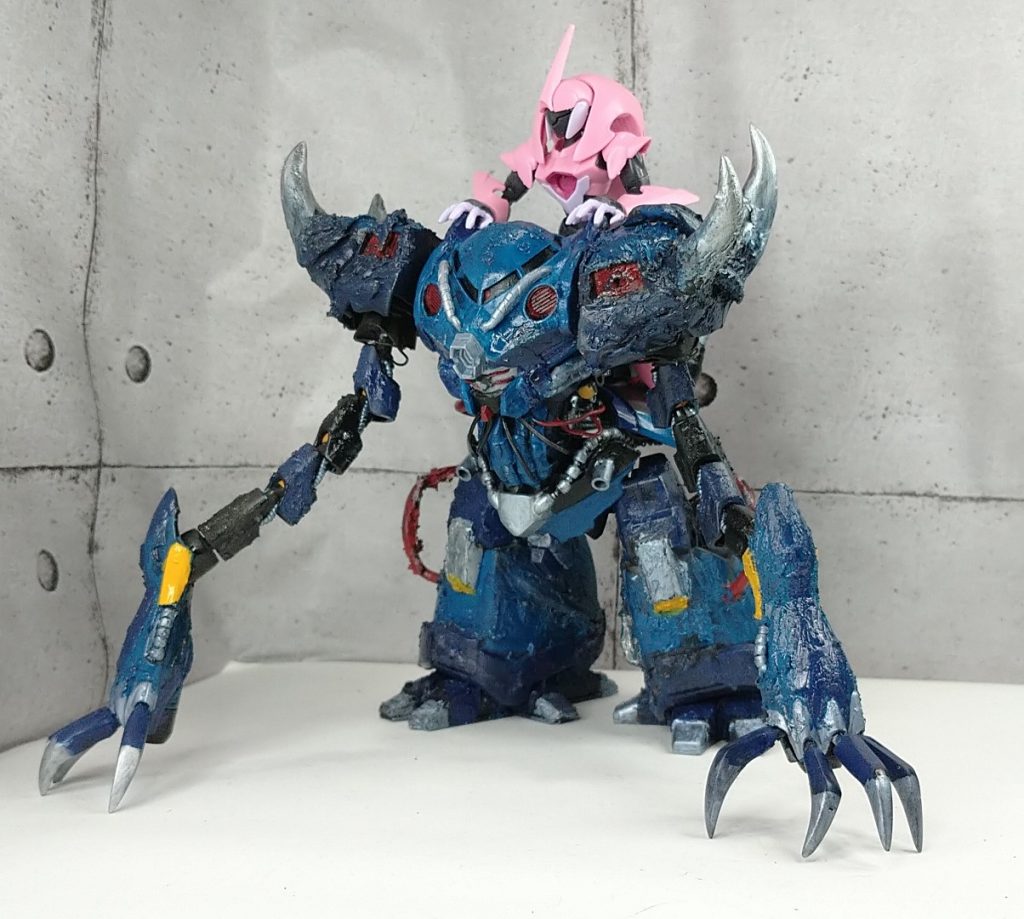 頭部のピンと背面の甲羅部分を使ってファルシア等を背中に乗せることもできます。これも元ネタが背中に子供を乗せていたのでこちらも真似しました。