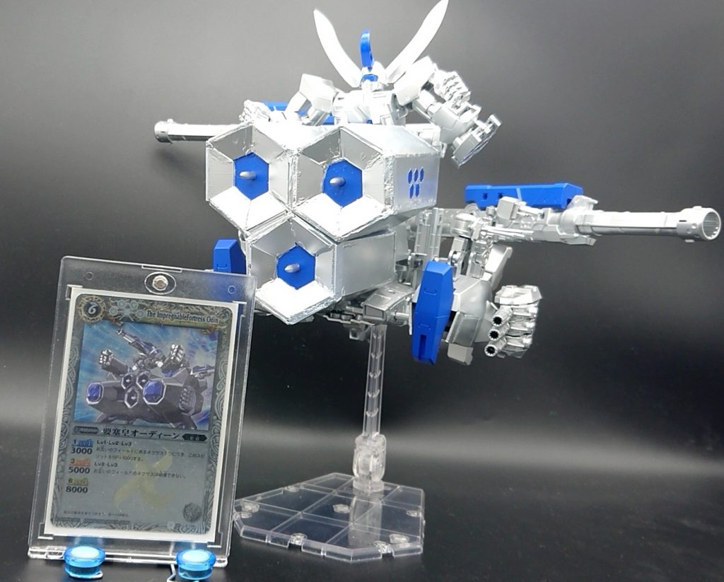 Xレアカードとツーショット。やはりバトスピのXレアはレリーフ加工に限る。