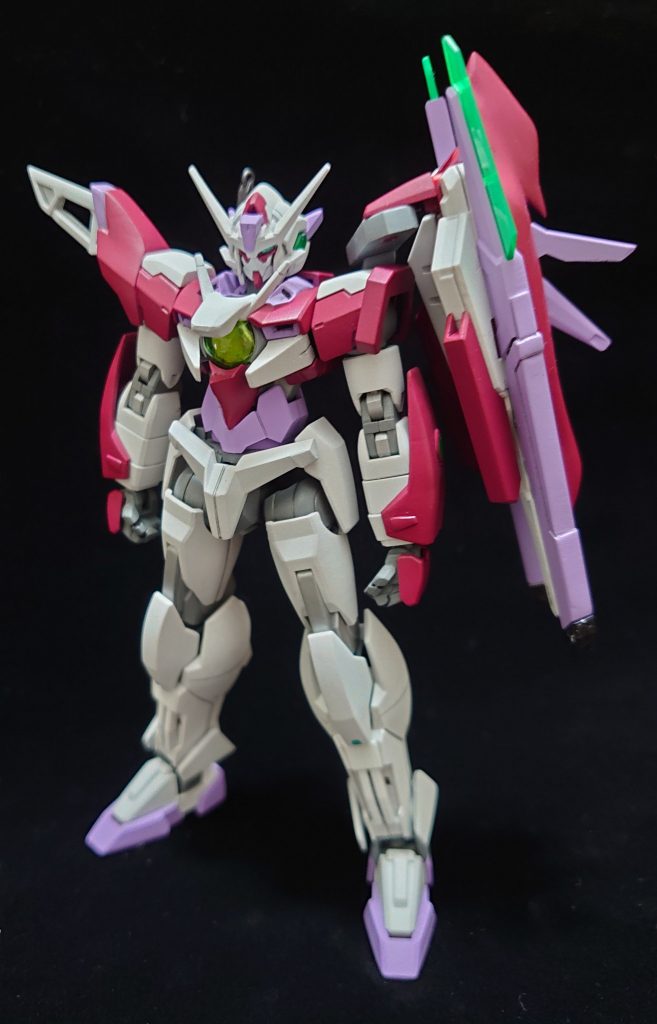 カラーリングはデスティニーインパルスを意識しました。パテで強引に接着部分を隠したり、バインダーを翼っぽく盛ったりしてます。