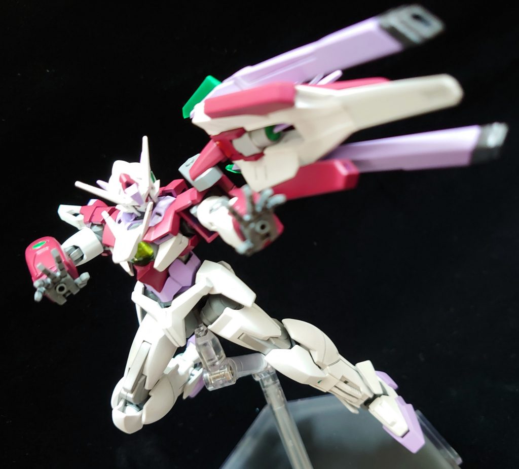 フリーダムのレールガンとソードビットを合体させてそれっぽさを出してるつもりです。それと次元ビルドナックルの平手にプラパイプをねじ込んでパルマフィオキーナのつもりです。