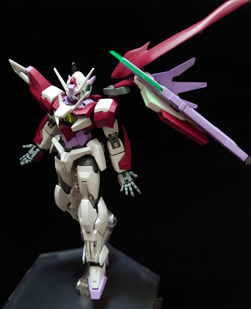 す○ざんまい!!バインダー内の羽根はダブルオースカイから拝借しています。翼もといバインダーは三段階くらいで展開できます。