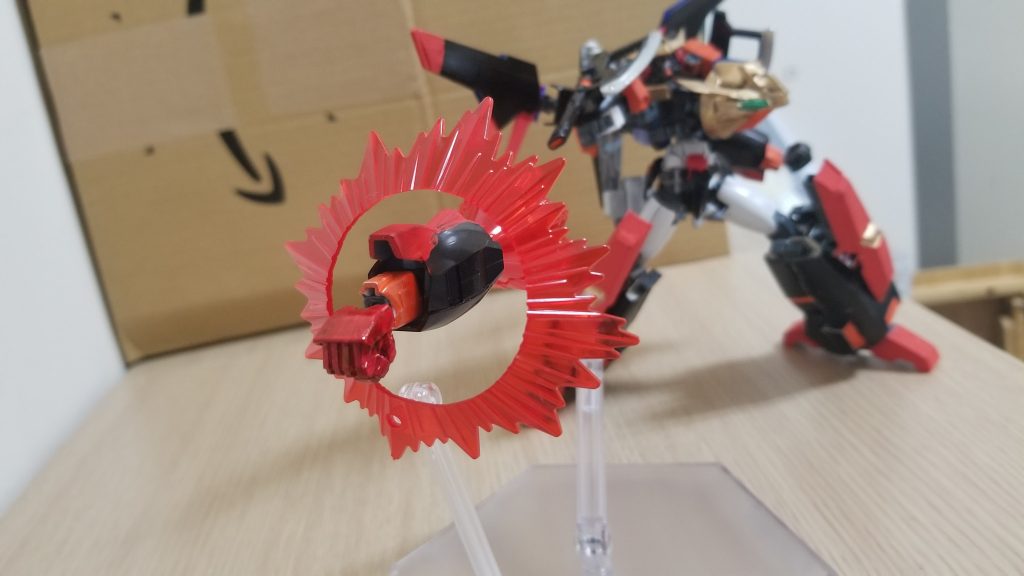・ブレイキングバレット主力戦闘装備。右前腕部にエネルギーを集中させて射出する所謂ロケットパンチ。Iフィールドなどのバリアをも力ずくで破壊できる威力を誇る。
